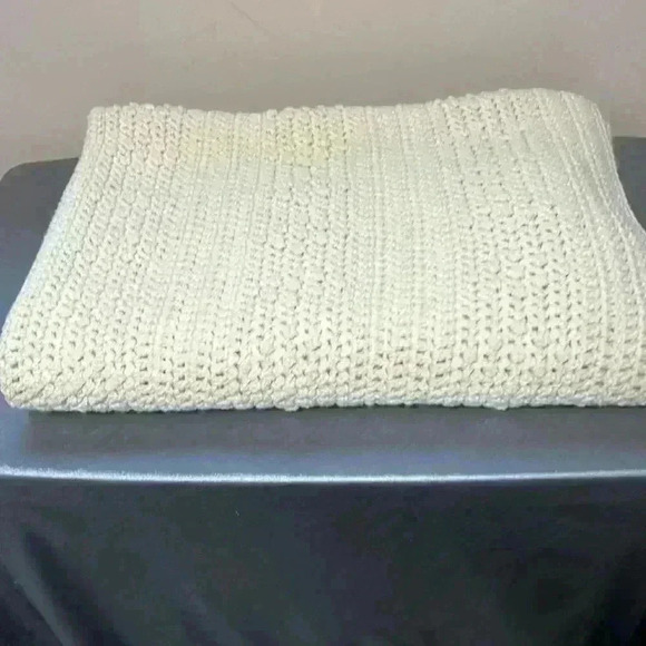 Vintage  Off White/ Cream knitted blanket/throw - Picture 1 of 8
